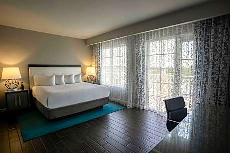 Grand Suite with Intracoastal View - Non-Smoking