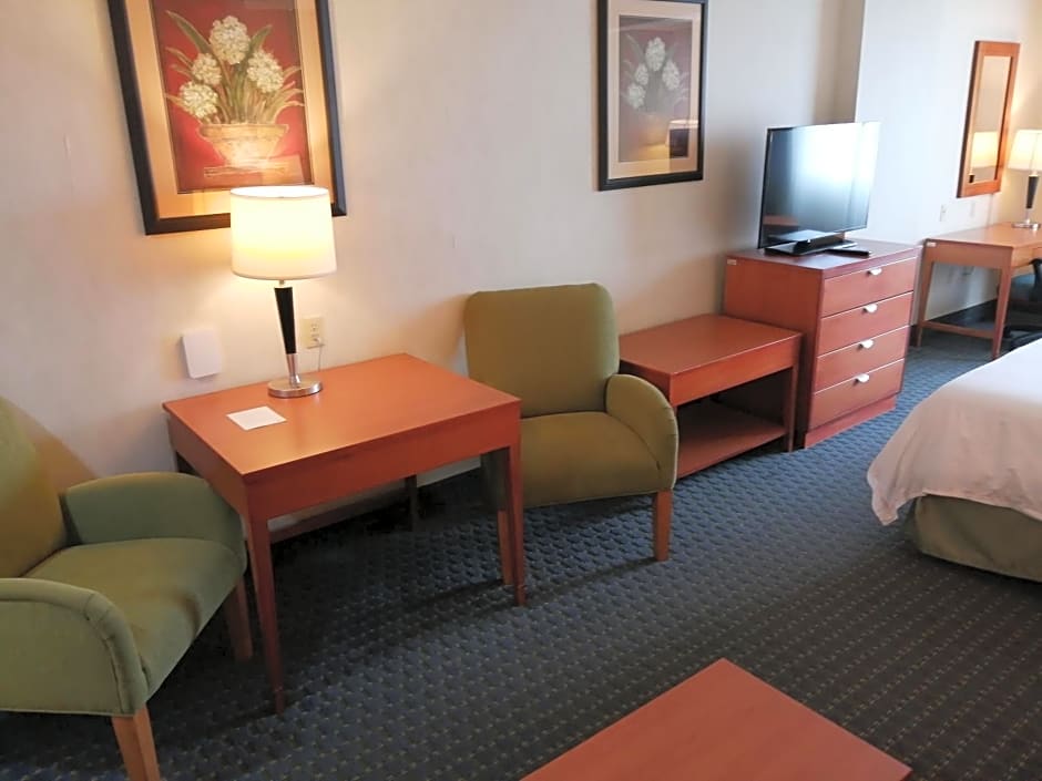 Holiday Inn Express & Suites Toluca Zona Aeropuerto By IHG