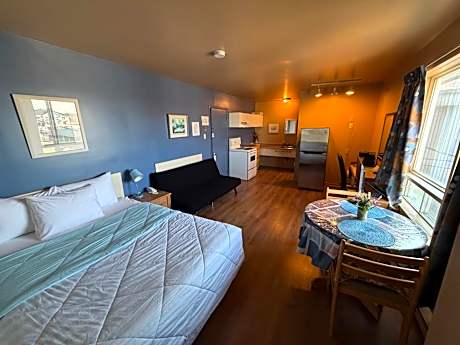 Queen Studio with Sofa Bed