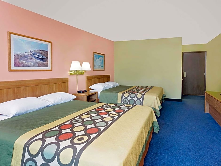 Super 8 by Wyndham Sturgeon Bay