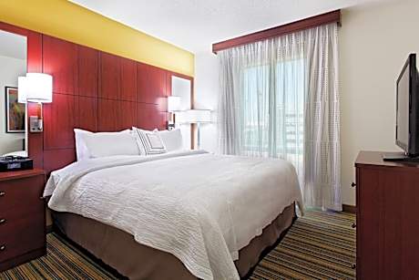 One-Bedroom King Suite with Sofa Bed - Hearing Accessible