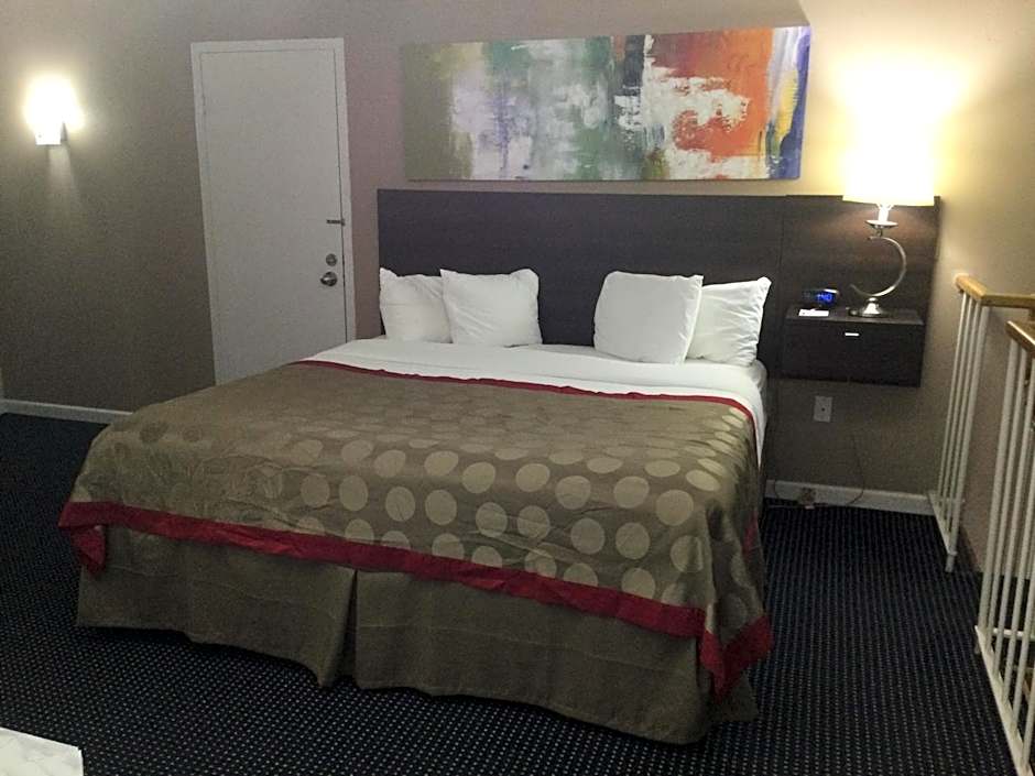 Ramada Hotel & Conference Center by Wyndham Grayling