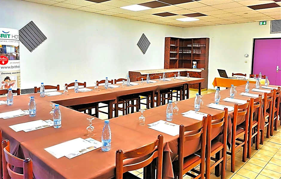 Brit Hotel Confort Pau Lons