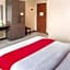OYO 187 The Maxwell Hotel