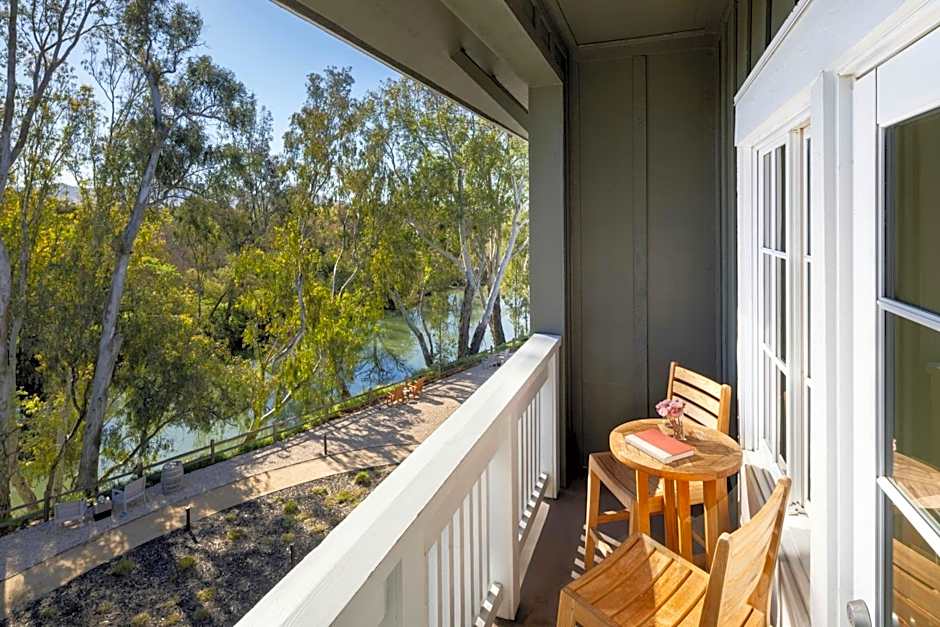 River Terrace Inn