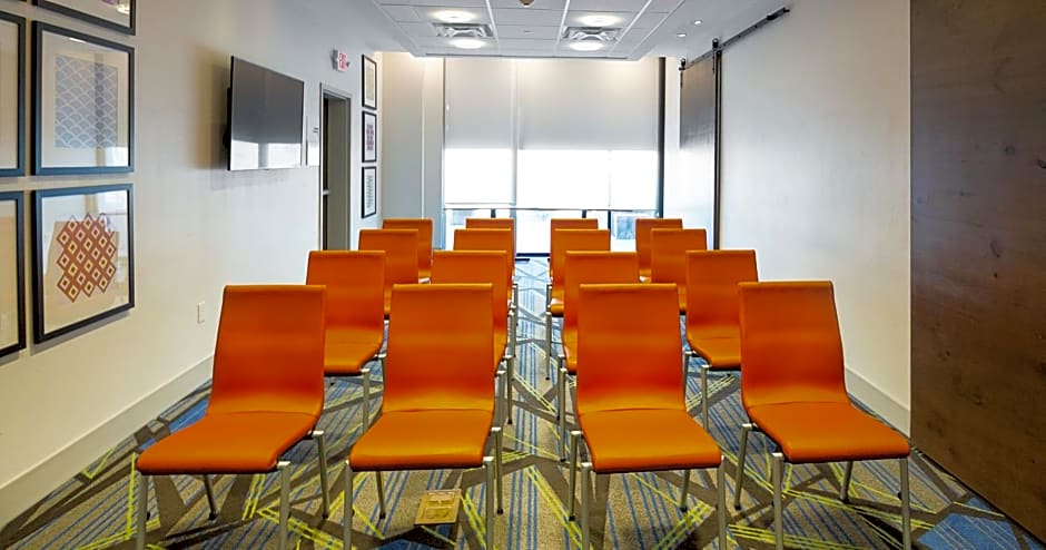 Holiday Inn Express and Suites Wentzville St Louis West By IHG