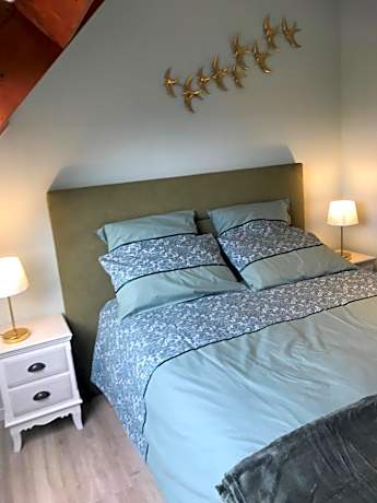 Deluxe Room (2 Adults + 1 Child)