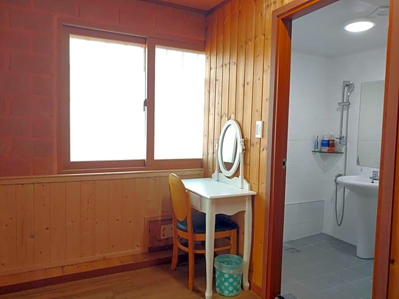 Jeju Hani Baram Pension
