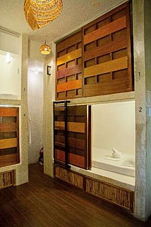 Bed in 6-Bed Mixed Dorm Room with Balcony