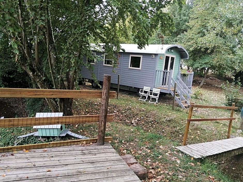 Le clos des augers, chambres d'hôtes et roulotte