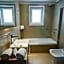 Carles Hotel