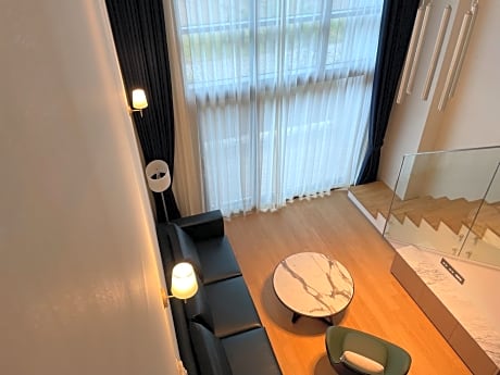 Floor Suite with One King and One Queen Bed - Non-Smoking