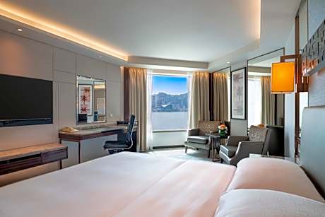 Classic King Room with Skyline Harbor View