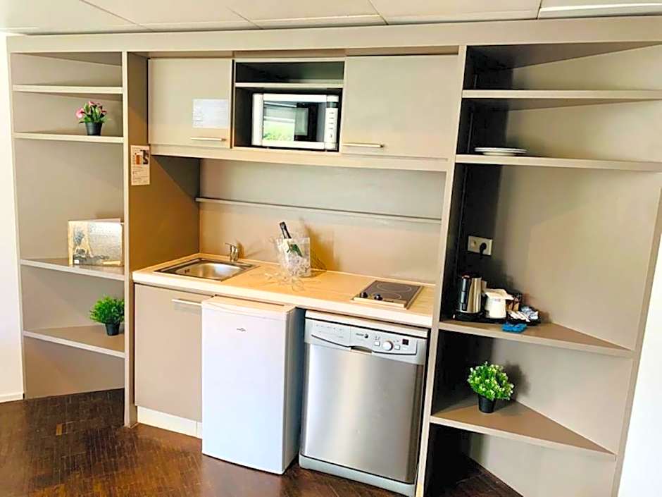 Standing Hotel Suites by Actisource