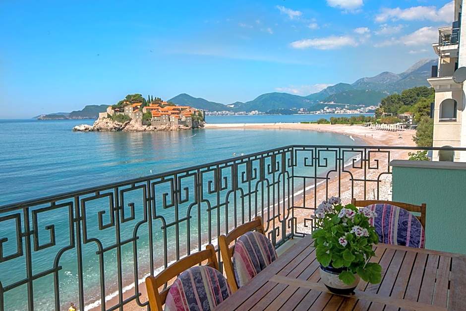 Montesan Luxury Apartment Beach Front