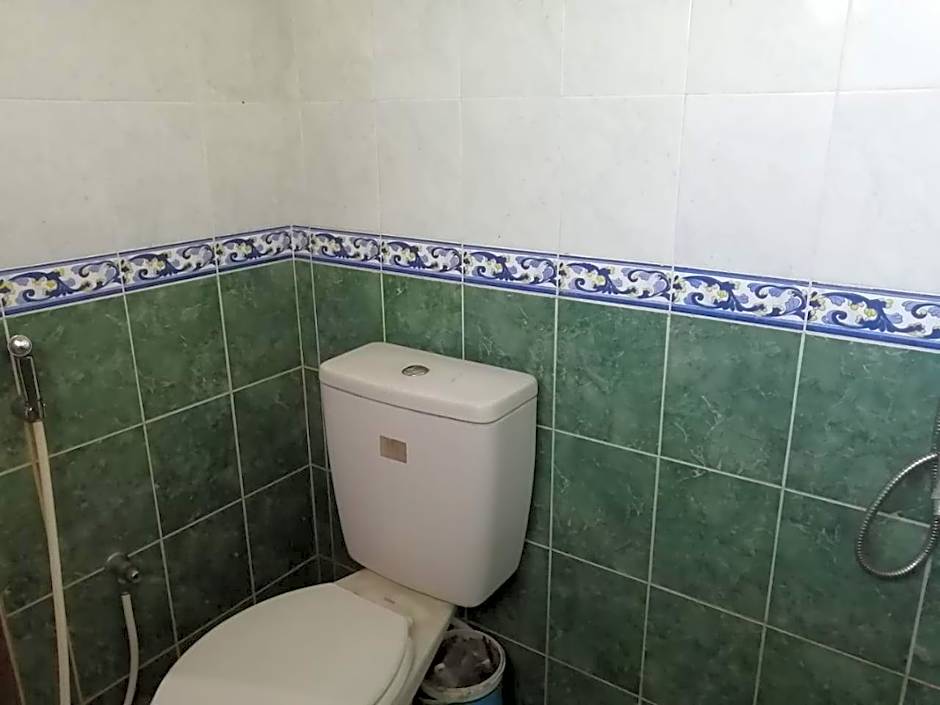 Hotel O Wisma Deli Syariah Near RSUD Nene Mallomo Sidenreng Rappang