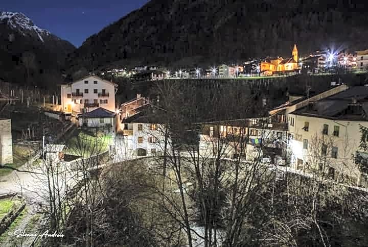 Alla Curva di Elia Manzoni