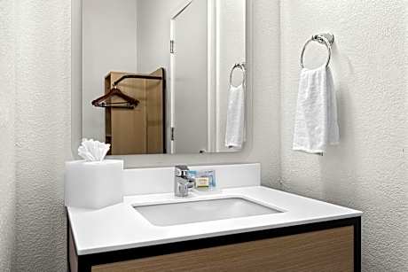 Standard Queen Room with Roll-In Shower - Mobility and Hearing Accessible