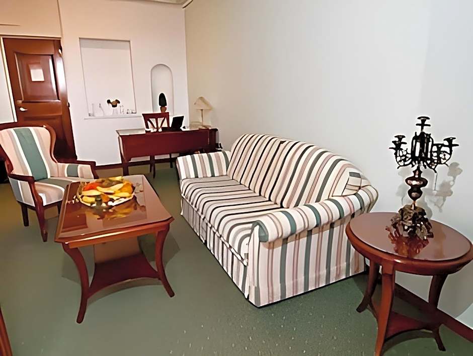 Photo 1 of 4 of Junior 1 King Bed Suite, Jacuzzi®