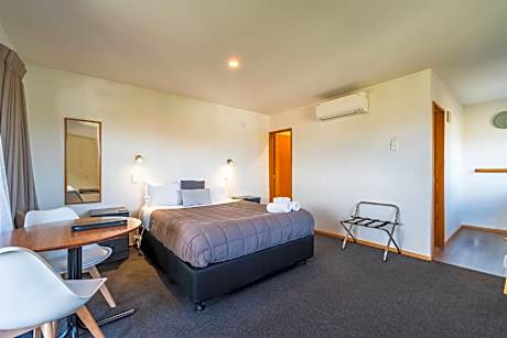 Studio with Spa Bath