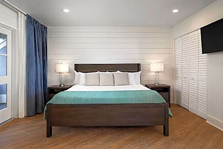 Carlsbad Suite, 1 Bedroom Suite, 1 King, Sofa bed, Courtyard view, Balcony