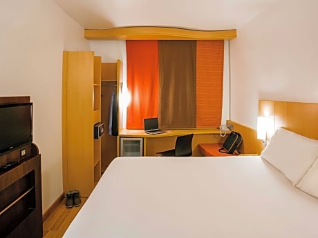 Room with 1 double bed equipped with the new bedding