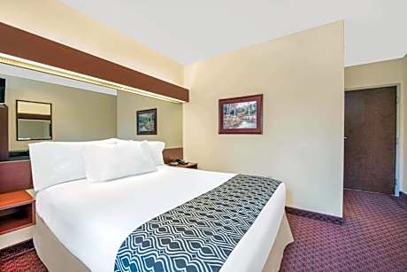 Queen Room - Non-Smoking