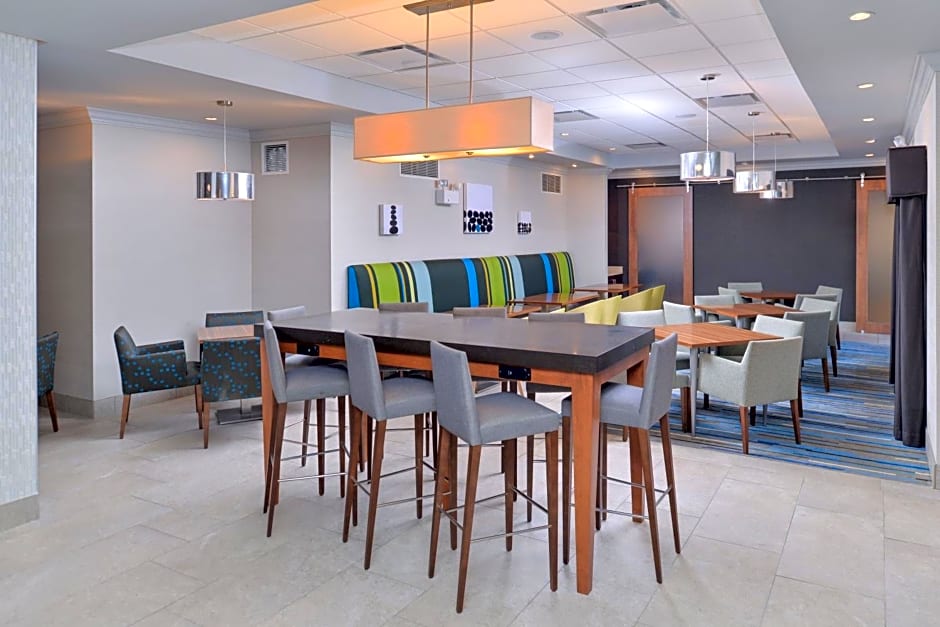 Holiday Inn Express Hotel & Suites St. Louis West-OFallon By IHG