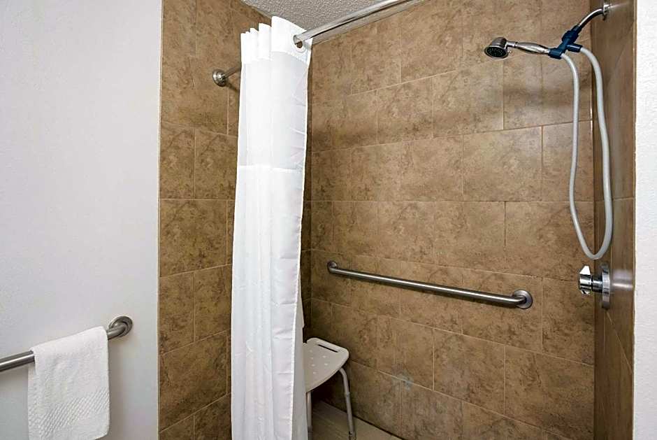 Photo 1 of 4 of 1 King Bed, Accessible