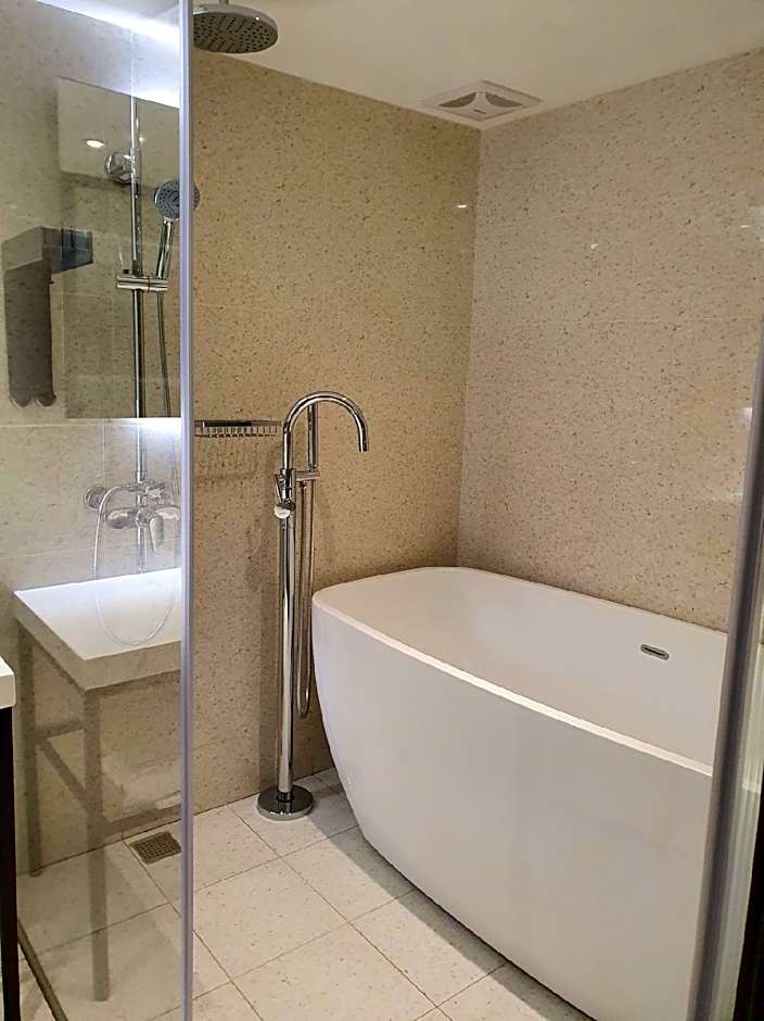 City Suites-Taoyuan Station