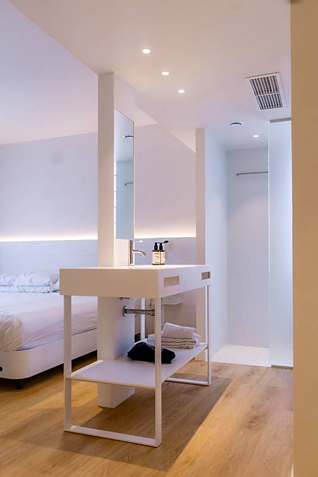 Pol & Grace Hotel