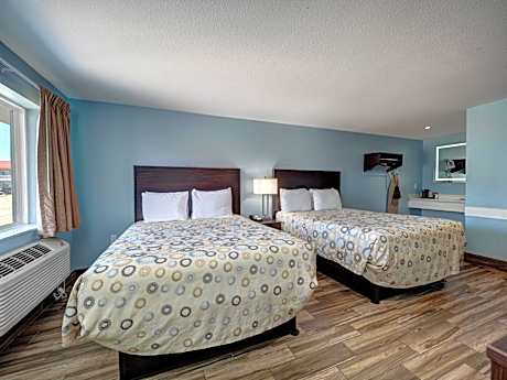 Deluxe Queen Room with Two Queen Beds - Smoke Free