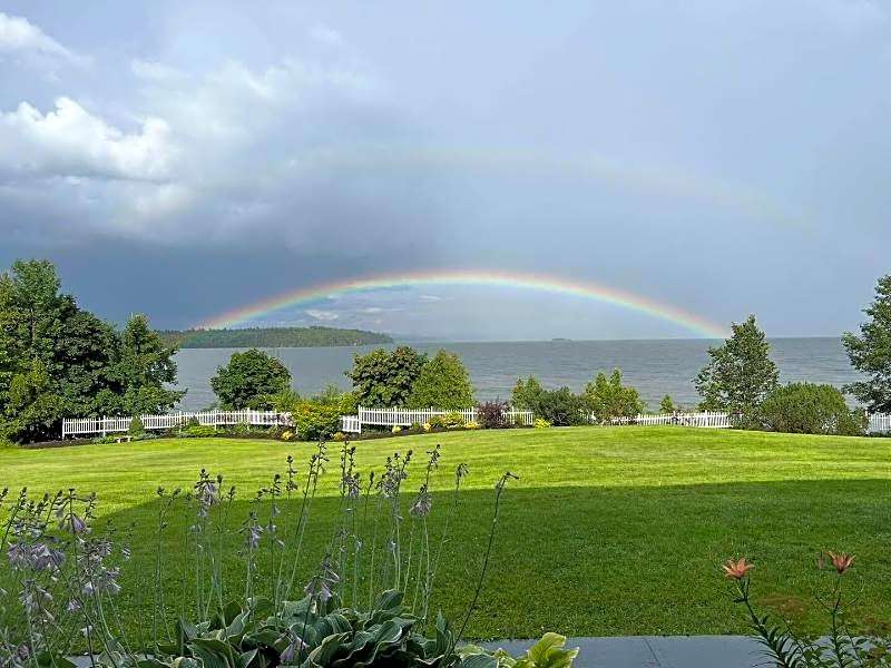Valcour Inn & Boathouse