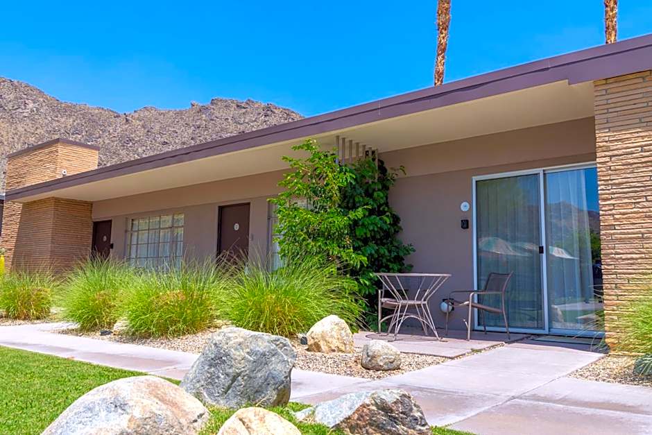 The Hideaway - 21 and Over - A Town & Desert Boutique Hotel