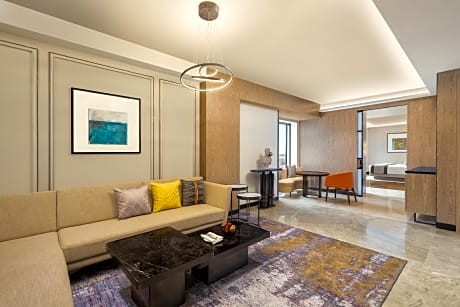 Presidential, Suite, 1 King, Sofa Bed, Courtyard View