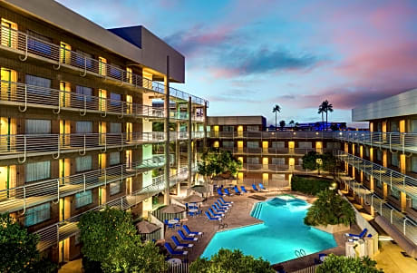 DoubleTree Suites by Hilton Phoenix