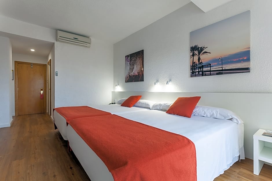 Photo 1 of 3 of 1 Double Bed