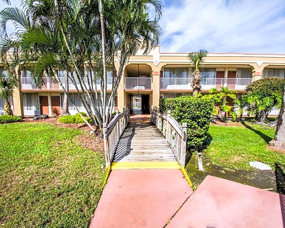 Econo Lodge Port Canaveral Area