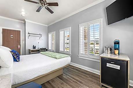 Corner Revive with Club Room