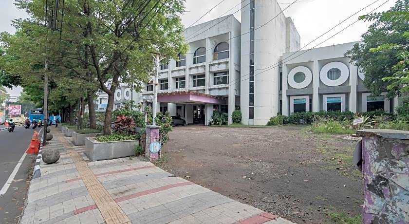 Istana Hotel Bandung Mitra RedDoorz