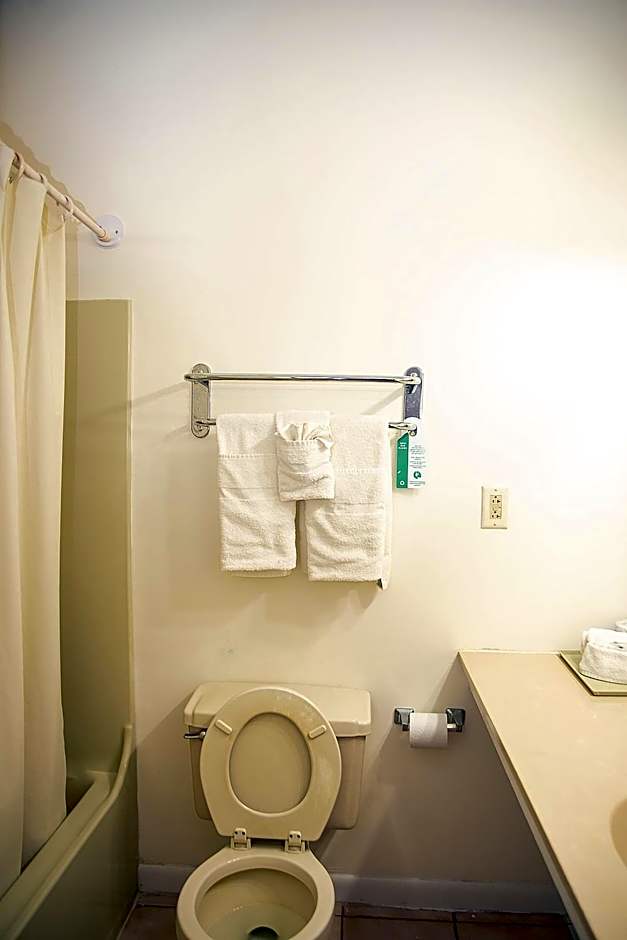 Orange Hill Beach Inn