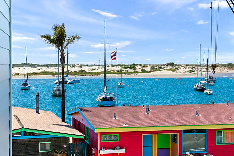 456 Embarcadero Inn & Suites