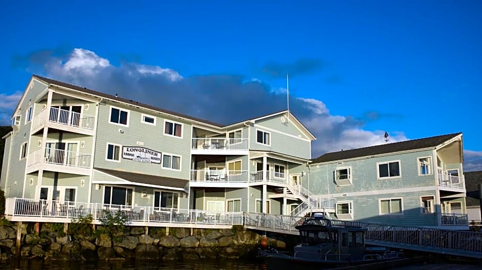 Longliner Lodge and Suites