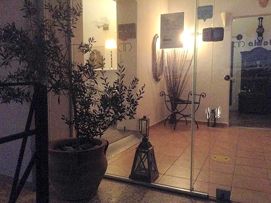 Akrotiri Hotel