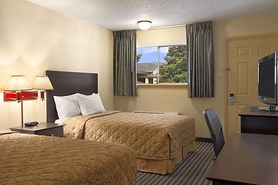 Days Inn by Wyndham Lawton