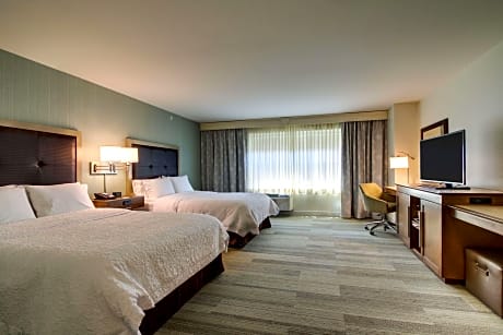 2 Queen Beds