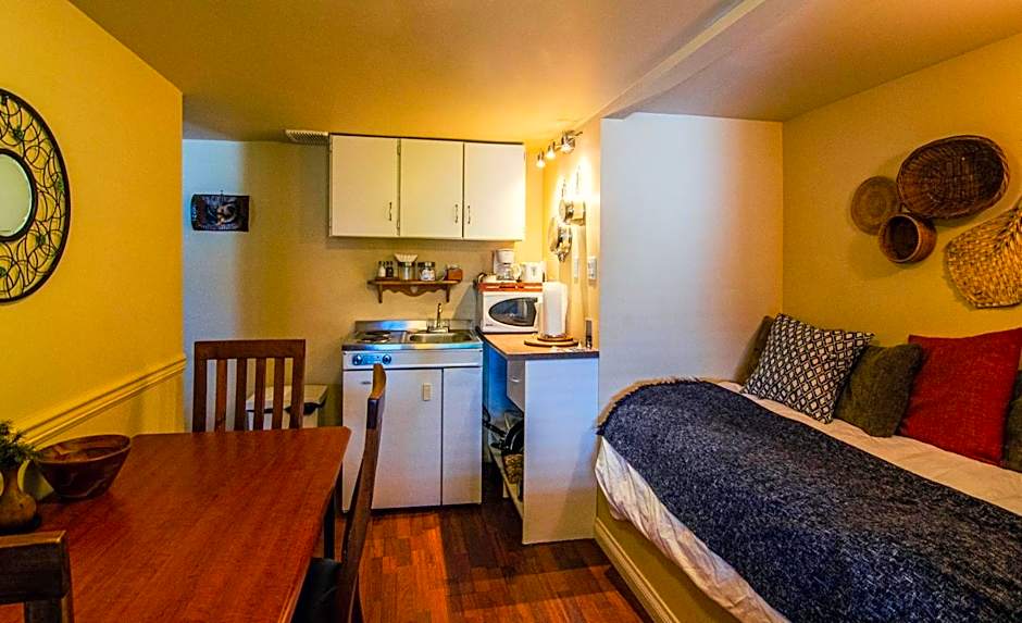 The Fraser River's Edge B&B Lodge