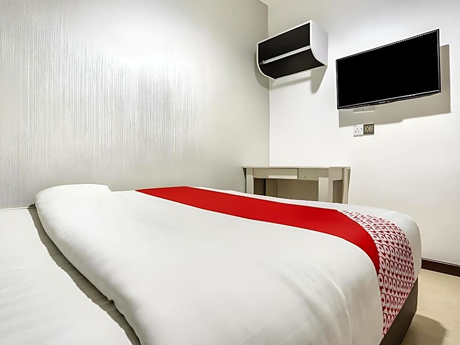 OYO 89583 Grove Hotel