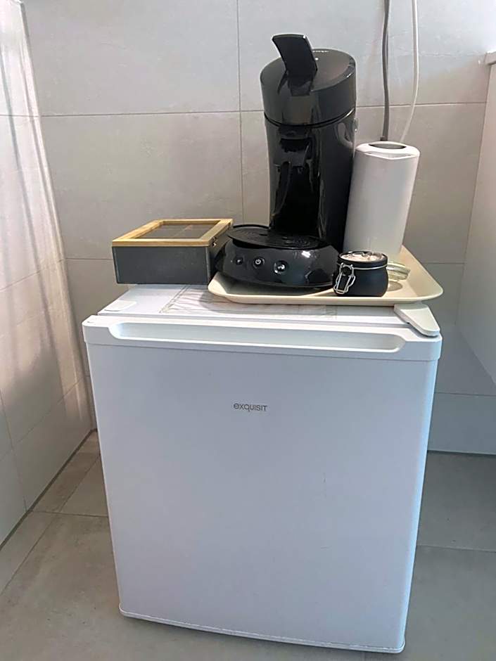 B&B nancy in holland met eigen badkamer , Jacuzzi niet inclusief , independent bathroom jacuzzi not included