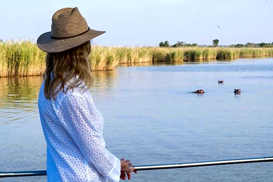 Makakatana Bay Lodge